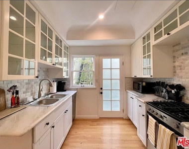423 W Ocean Avenue - Photo Thumbnail 13