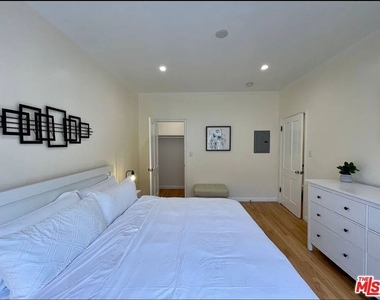 423 W Ocean Avenue - Photo Thumbnail 16