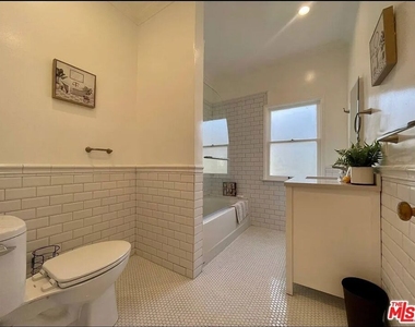 423 W Ocean Avenue - Photo Thumbnail 21