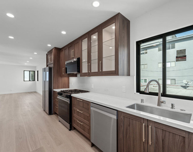 160 N Almont Drive - Photo Thumbnail 3