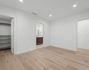 160 N Almont Drive - Photo Thumbnail 7