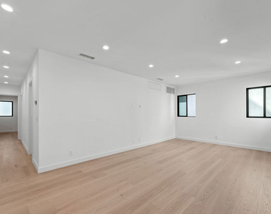 160 N Almont Drive - Photo Thumbnail 5