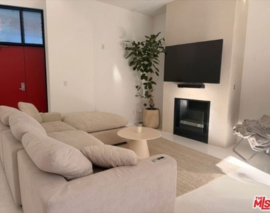 815 Hampton Drive - Photo Thumbnail 8