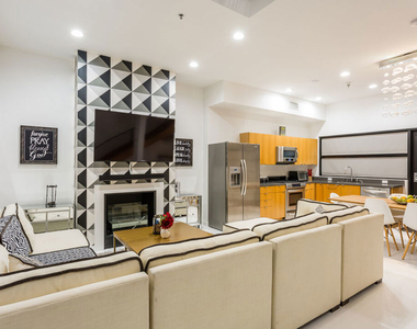 815 Hampton Drive - Photo Thumbnail 11