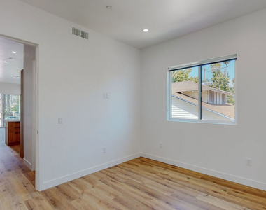 4462 Maplewood Avenue - Photo Thumbnail 10