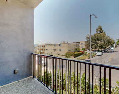 4462 Maplewood Avenue - Photo Thumbnail 9
