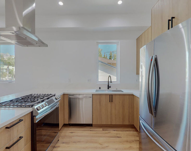 4462 Maplewood Avenue - Photo Thumbnail 4