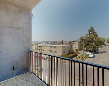 4462 Maplewood Avenue - Photo Thumbnail 24