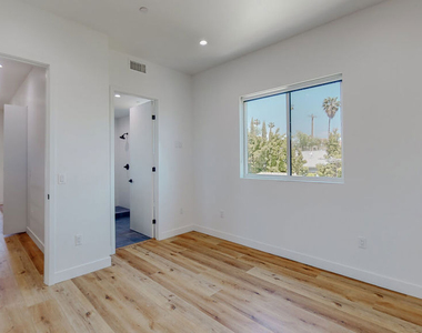 4462 Maplewood Avenue - Photo Thumbnail 15