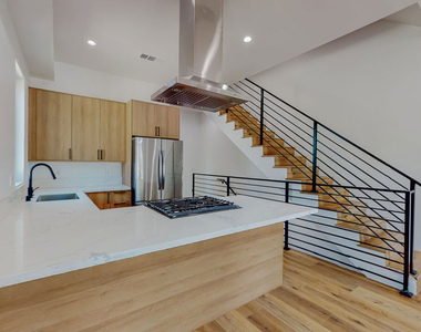 4462 Maplewood Avenue - Photo Thumbnail 2