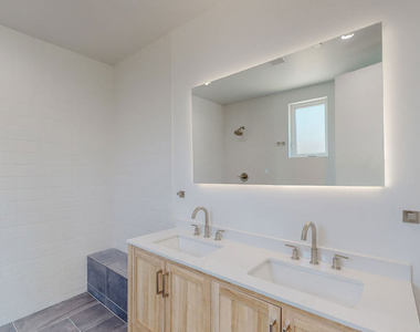 4462 Maplewood Avenue - Photo Thumbnail 19