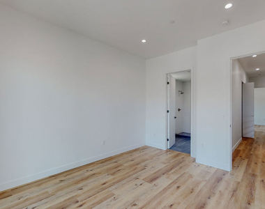 4462 Maplewood Avenue - Photo Thumbnail 21