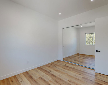 4462 Maplewood Avenue - Photo Thumbnail 13