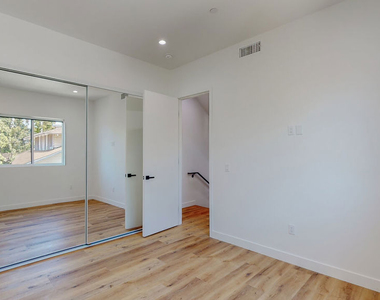 4462 Maplewood Avenue - Photo Thumbnail 12