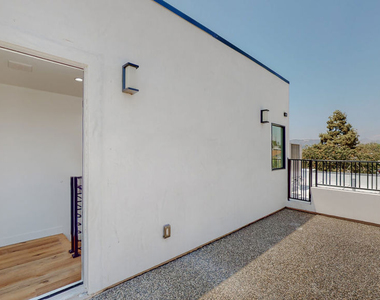 4462 Maplewood Avenue - Photo Thumbnail 35