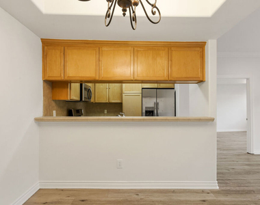 3328 Oakhurst Avenue - Photo Thumbnail 2