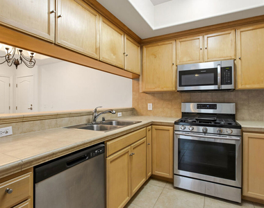 3328 Oakhurst Avenue - Photo Thumbnail 9
