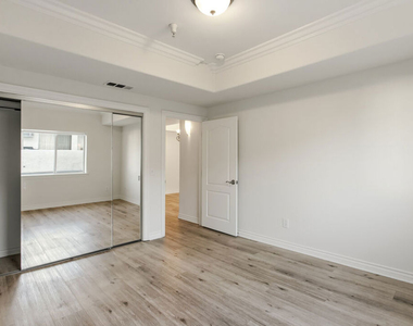 3328 Oakhurst Avenue - Photo Thumbnail 11