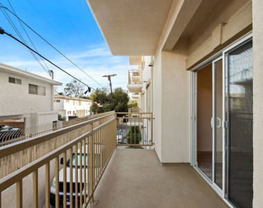 3328 Oakhurst Avenue - Photo Thumbnail 6