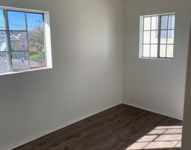 158 W Avenue 26 - Photo Thumbnail 4