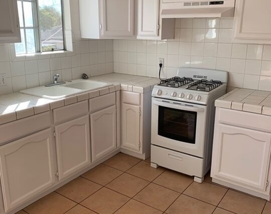 158 W Avenue 26 - Photo Thumbnail 2