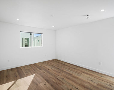 839 N Mccadden Pl - Photo Thumbnail 7