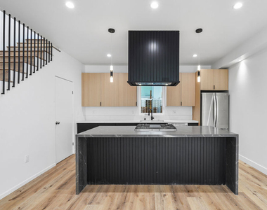 839 N Mccadden Pl - Photo Thumbnail 2