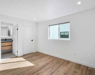 839 N Mccadden Pl - Photo Thumbnail 19