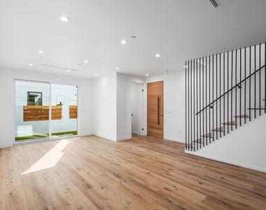 839 N Mccadden Pl - Photo Thumbnail 5