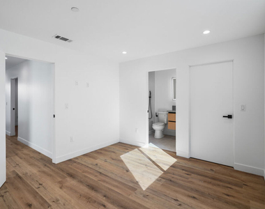 839 N Mccadden Pl - Photo Thumbnail 20