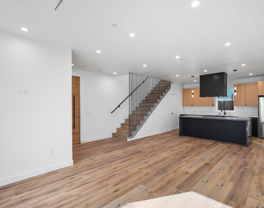 839 N Mccadden Pl - Photo Thumbnail 4