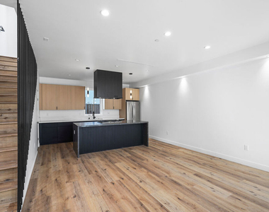 839 N Mccadden Pl - Photo Thumbnail 3