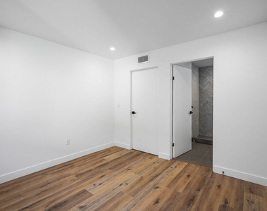 839 N Mccadden Pl - Photo Thumbnail 14