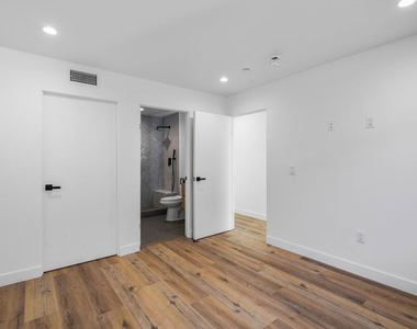 839 N Mccadden Pl - Photo Thumbnail 15