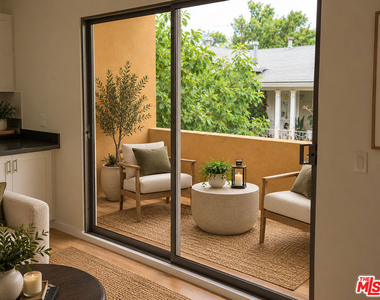 1022 N Croft Avenue - Photo Thumbnail 8