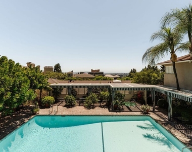 1219 Sunset Plaza Drive - Photo Thumbnail 16