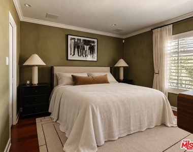 1219 Sunset Plaza Drive - Photo Thumbnail 10