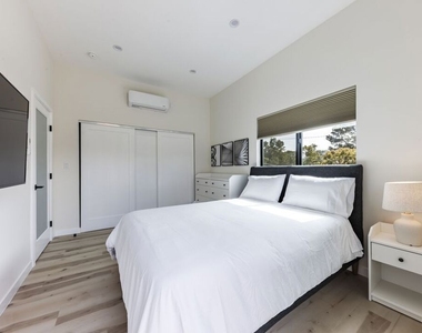 9024 Phyllis Avenue - Photo Thumbnail 7