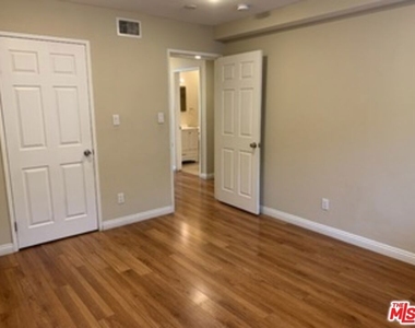 6911 Agnes Avenue - Photo Thumbnail 7