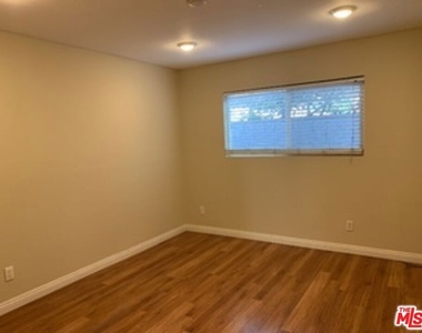 6911 Agnes Avenue - Photo Thumbnail 5
