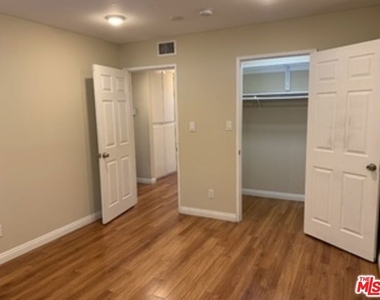 6911 Agnes Avenue - Photo Thumbnail 6