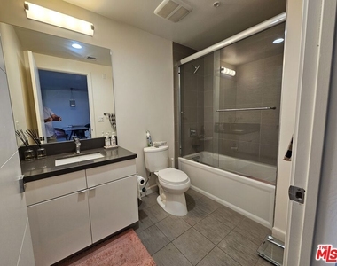 105 S Mariposa Avenue - Photo Thumbnail 10