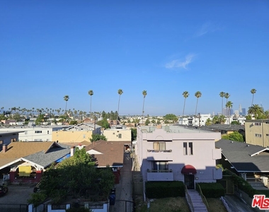 105 S Mariposa Avenue - Photo Thumbnail 14