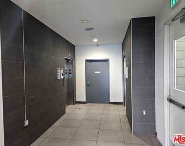 105 S Mariposa Avenue - Photo Thumbnail 19