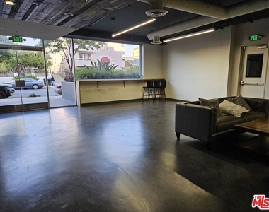 105 S Mariposa Avenue - Photo Thumbnail 17
