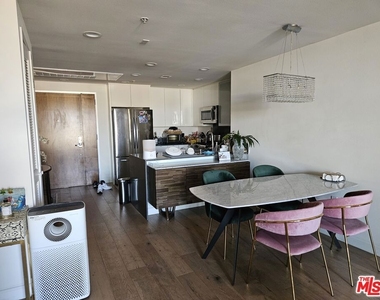 105 S Mariposa Avenue - Photo Thumbnail 5
