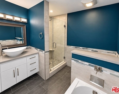 1230 Horn Avenue - Photo Thumbnail 4