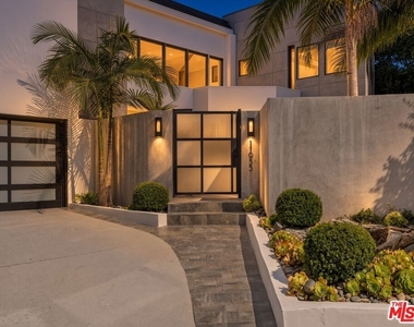 11955 Pinnacle Place - Photo Thumbnail 4