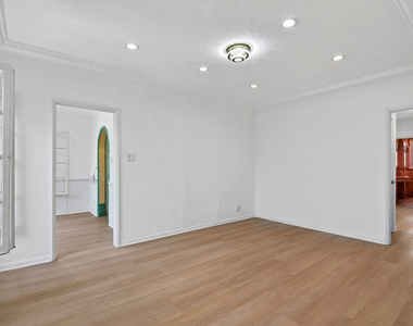 900 S Wooster Street - Photo Thumbnail 3