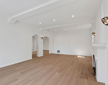900 S Wooster Street - Photo Thumbnail 7